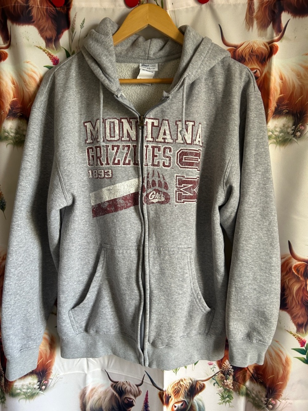 Pro Edge by Knights Apparel Distressed Logo Montana Grizzlies Zip Up Hoodie